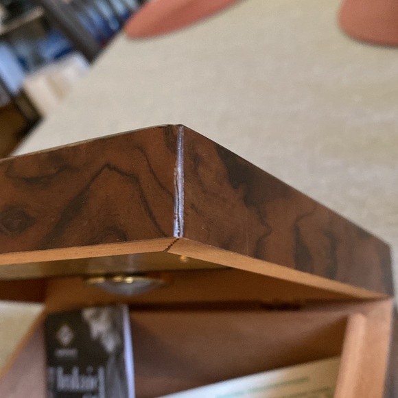 Cigar Humidor - Picture 6 of 6
